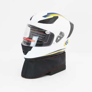 Casco completo con protectores de cuello