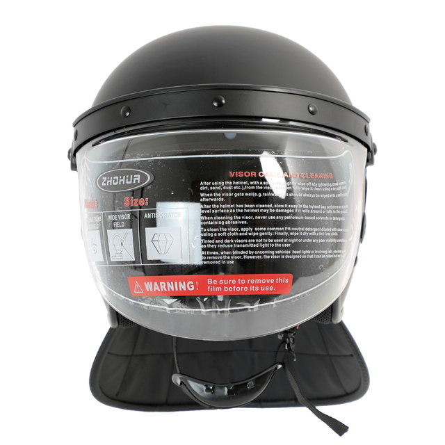 Mat Black Riot -helm met gebogen vizier 