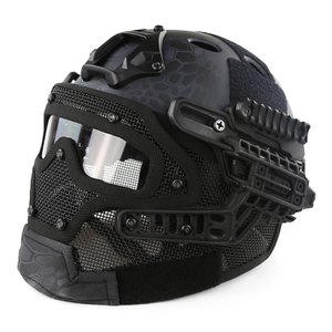 Casco tattico con occhiali e maschera