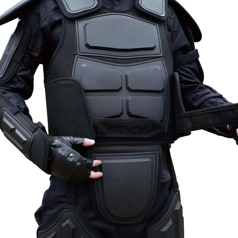 Poliisin torjunta mellakkapuku