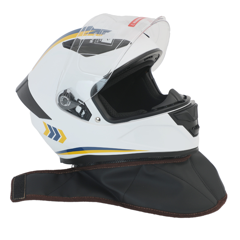 Casque complet avec des gardes de cou