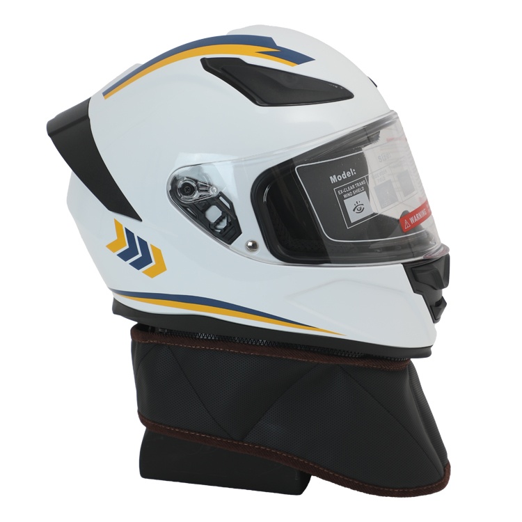 Casque complet avec des gardes de cou