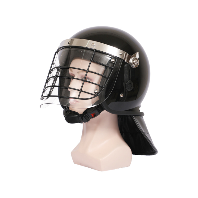 Riothelm met metalen frame en gasmaskerhaak